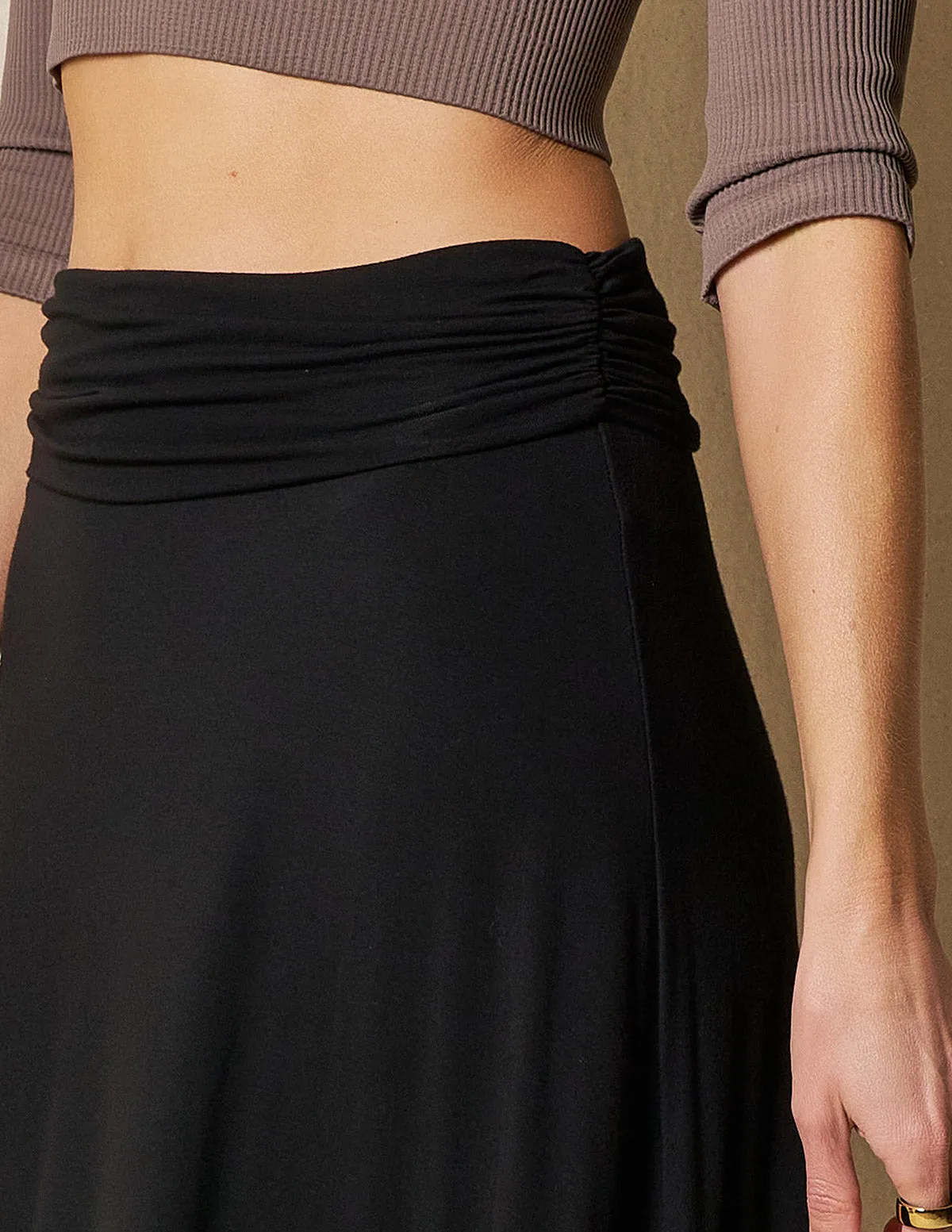 Bamboo Shirred Waist Midi Skirt - Black