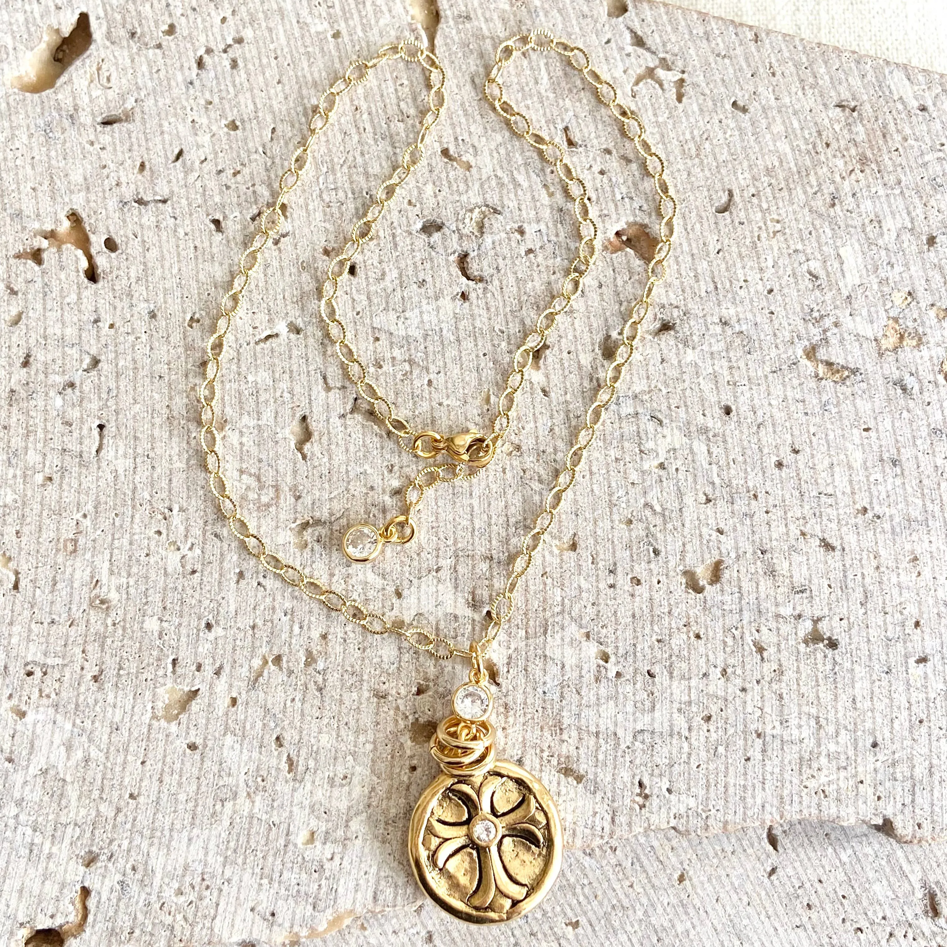 Cross necklace: Silver / 18”