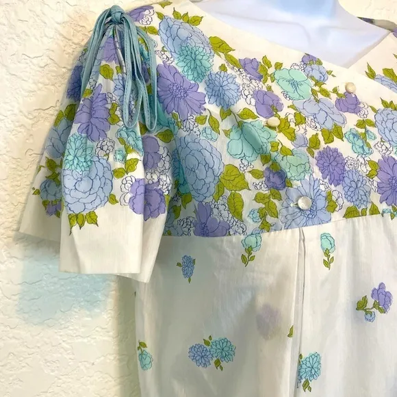 Eyeful‎ by the Flaums Vintage Pajama set.  Size medium
