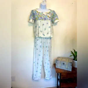 Eyeful‎ by the Flaums Vintage Pajama set.  Size medium