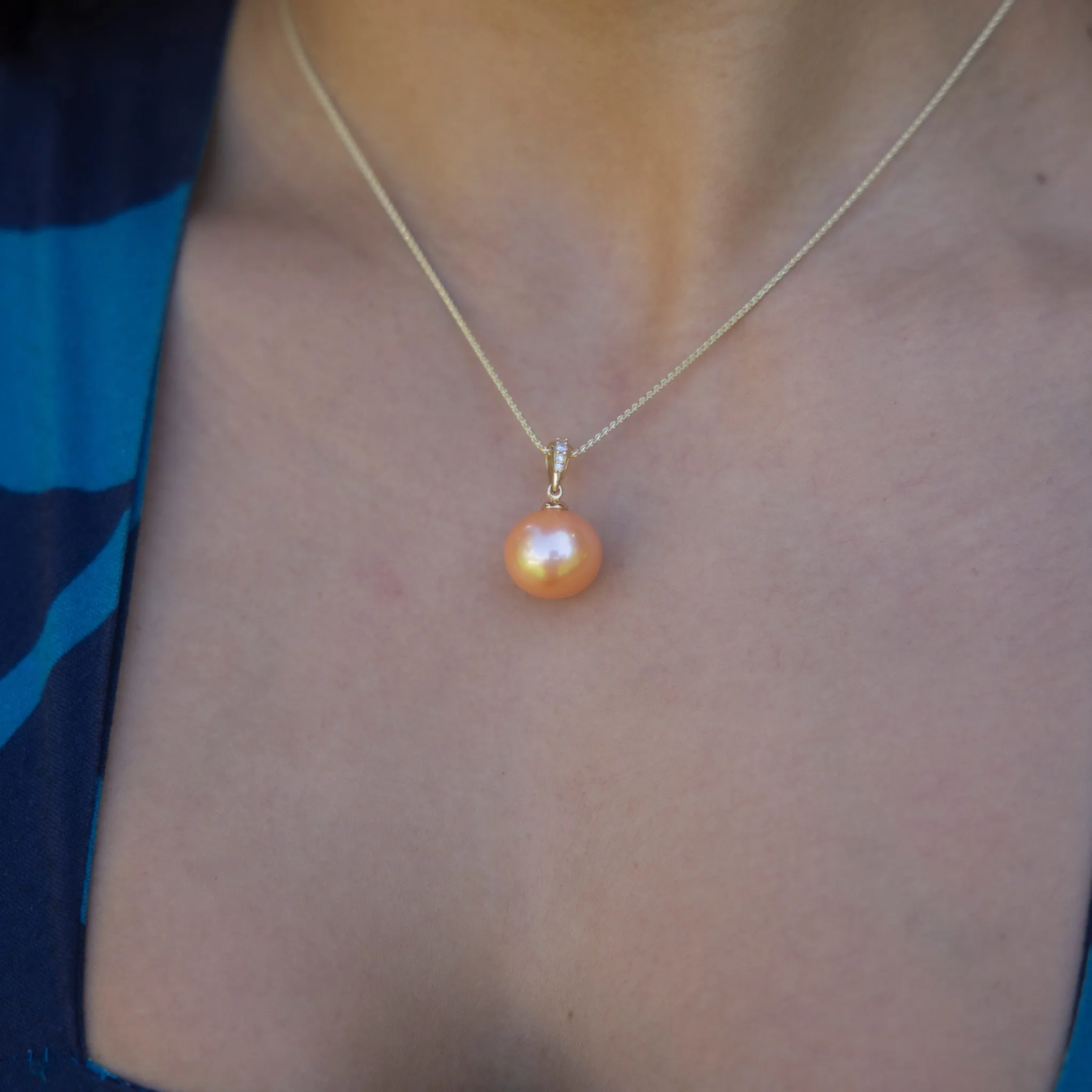Freshwater Pearl Pendant in Gold with Diamonds - 14-15mm