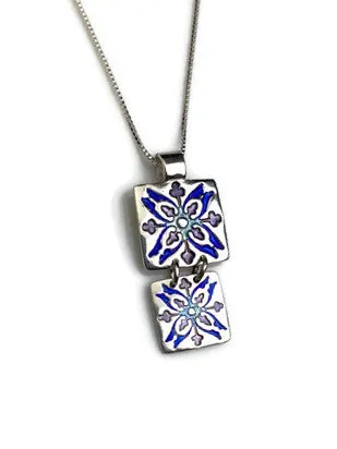 Graduated Acorns Enamel Pendant