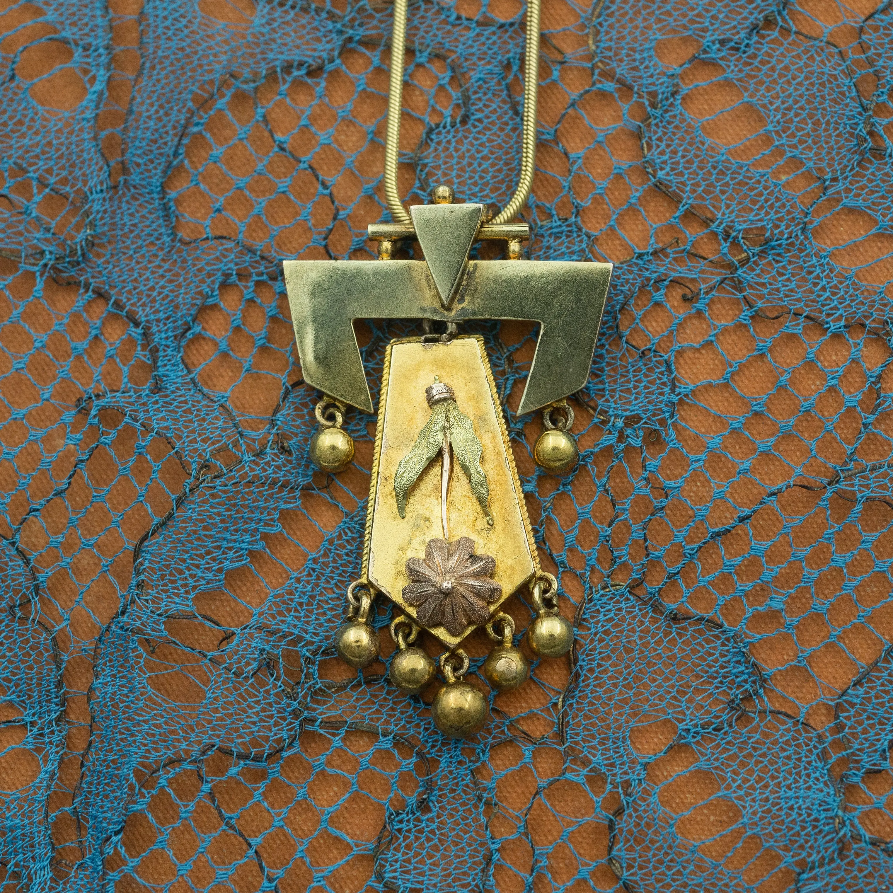 Hanging Strawflower Pendant c1880