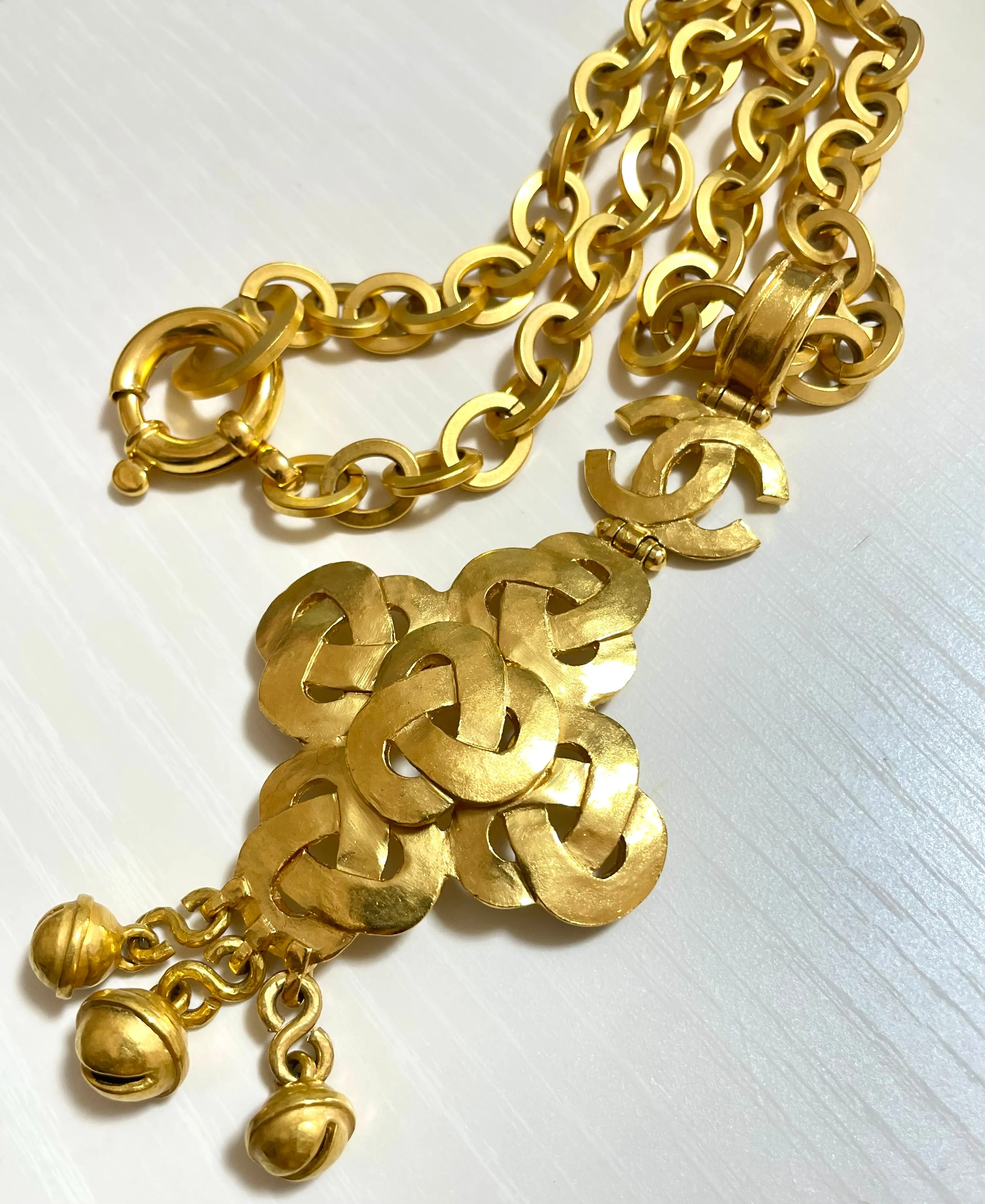 MINT. Vintage Chanel thick chain statement necklace with knot and CC mark pendant top and bells. Gorgeous masterpiece. 061224ac3