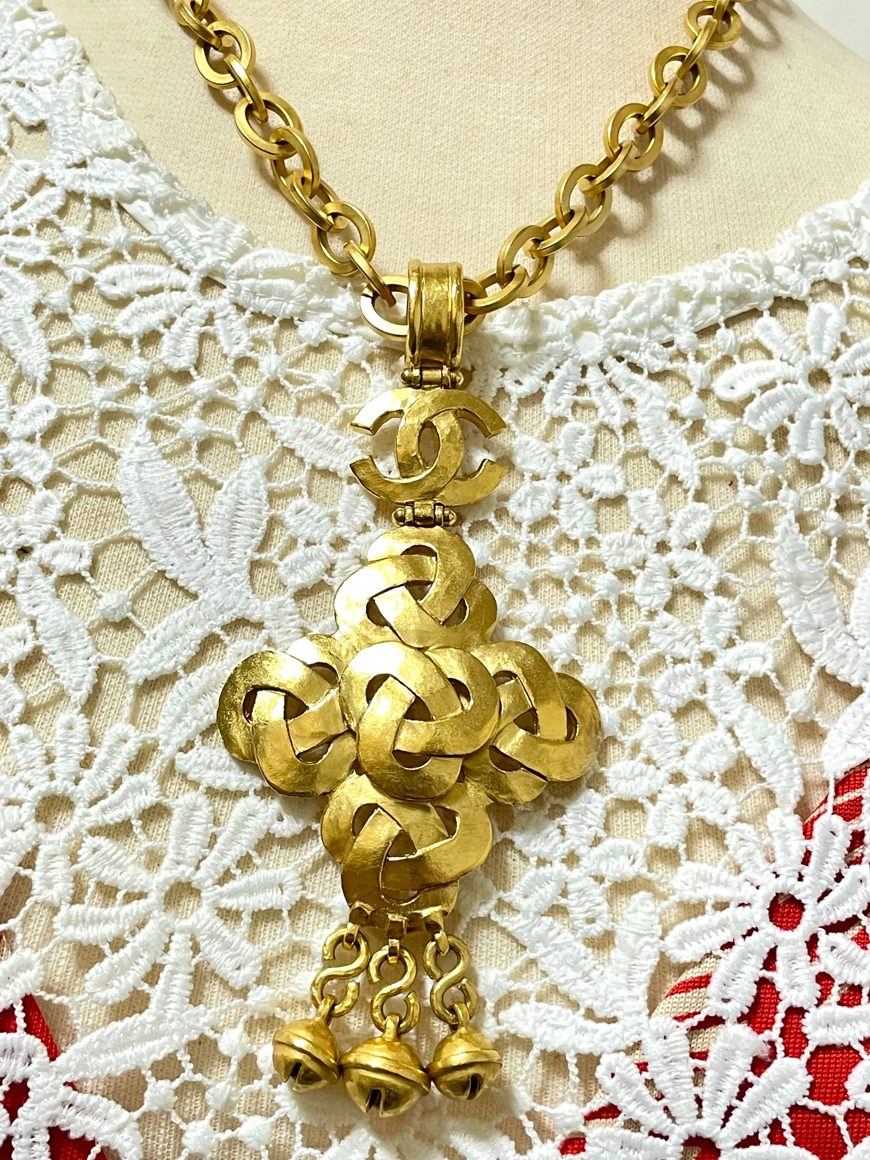 MINT. Vintage Chanel thick chain statement necklace with knot and CC mark pendant top and bells. Gorgeous masterpiece. 061224ac3