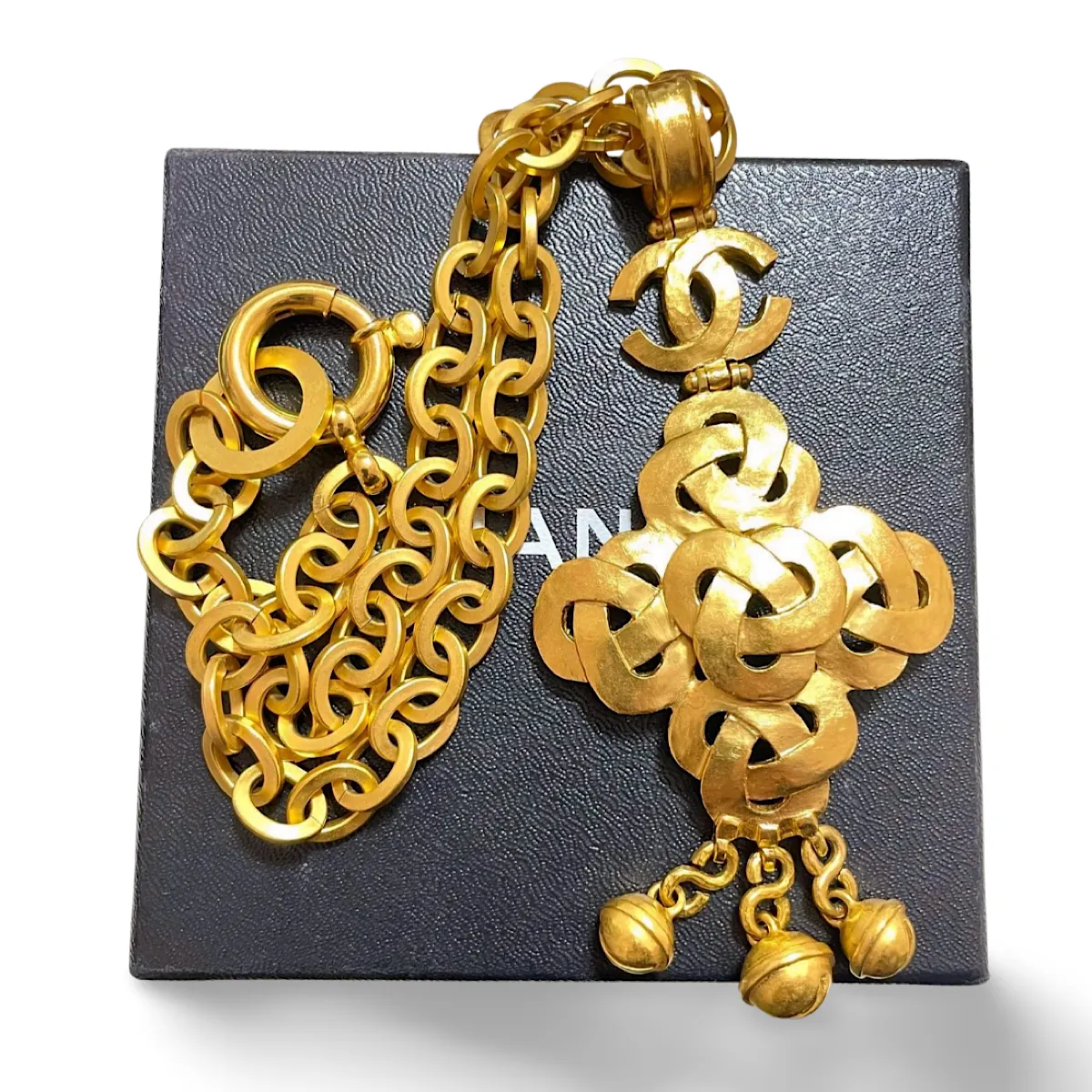 MINT. Vintage Chanel thick chain statement necklace with knot and CC mark pendant top and bells. Gorgeous masterpiece. 061224ac3