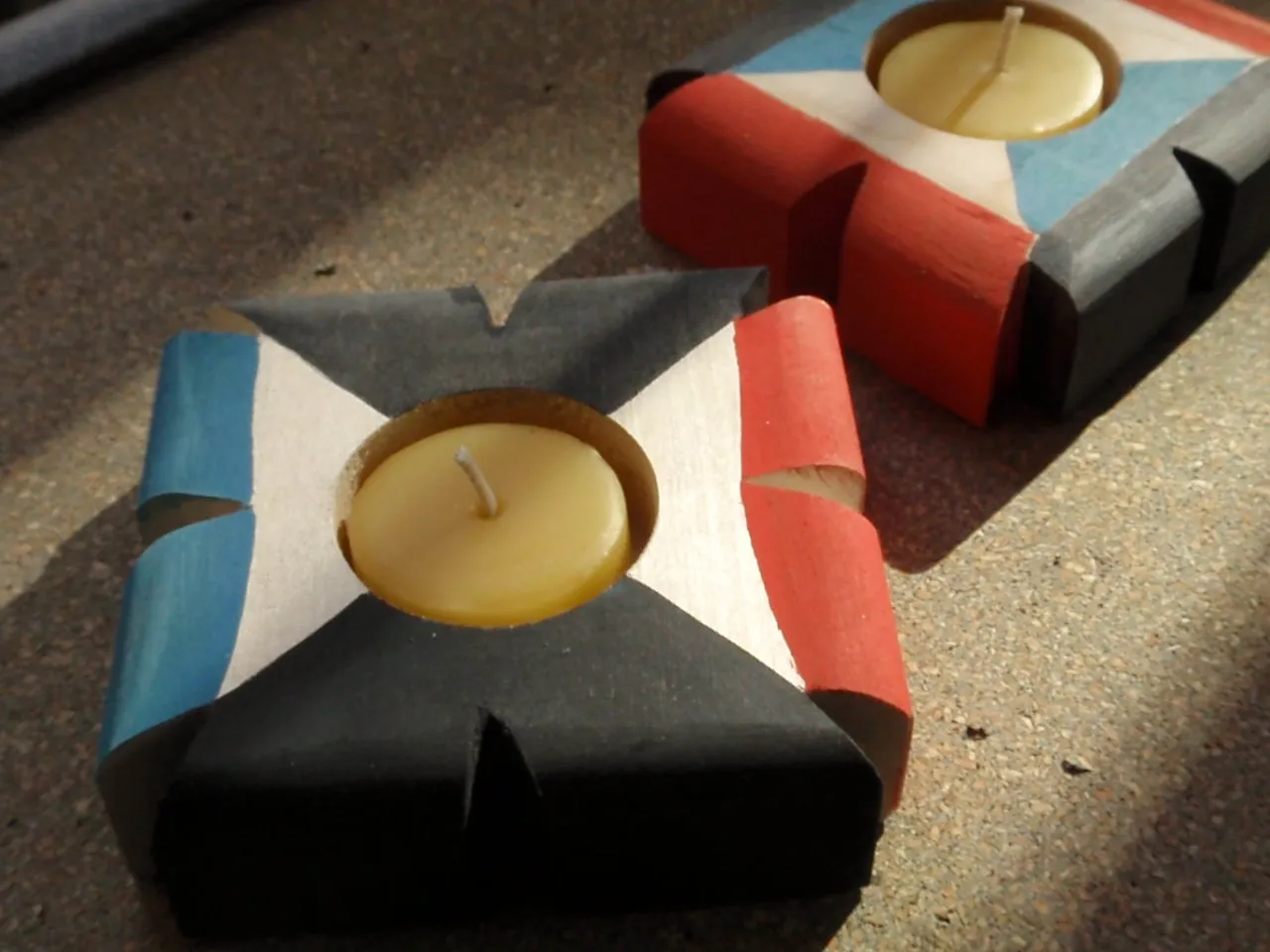 signals- modern candle holders