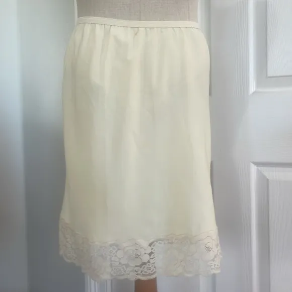 Vintage mini half slip floral lace slit pale yellow nylon elastic waist womens S