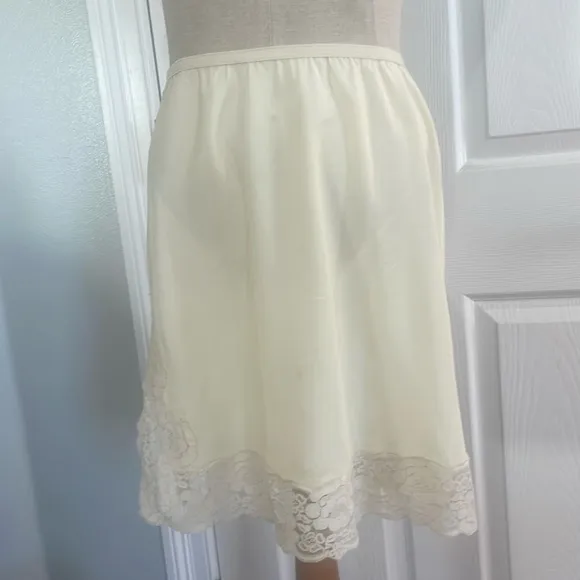 Vintage mini half slip floral lace slit pale yellow nylon elastic waist womens S