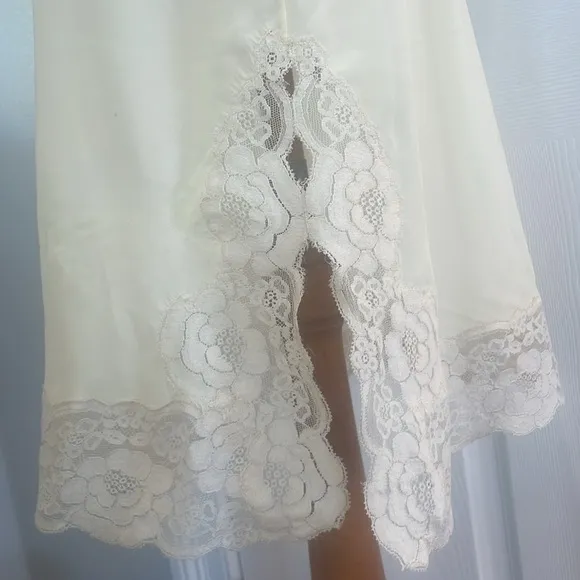 Vintage mini half slip floral lace slit pale yellow nylon elastic waist womens S