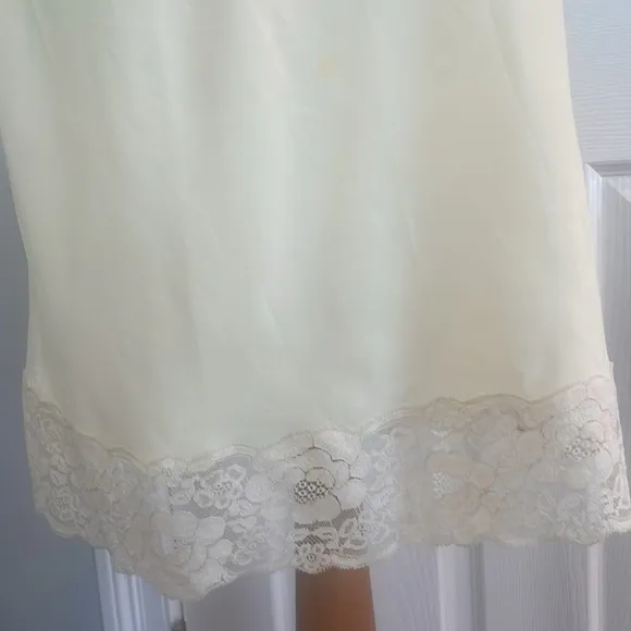 Vintage mini half slip floral lace slit pale yellow nylon elastic waist womens S