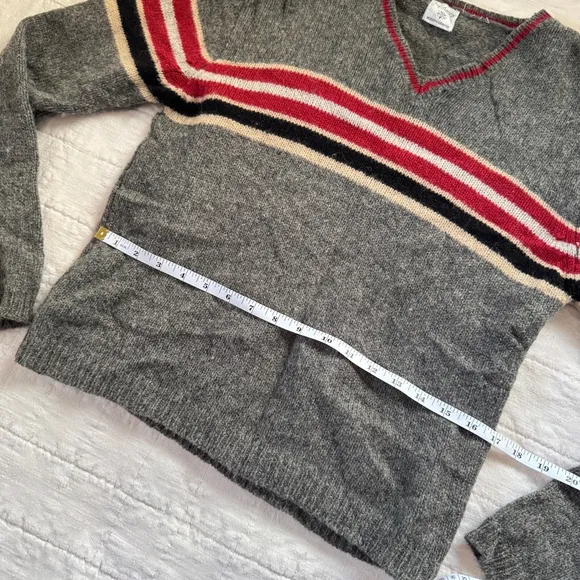 Vintage Wool (?) Sweater with graphic stripe • Size: S/M