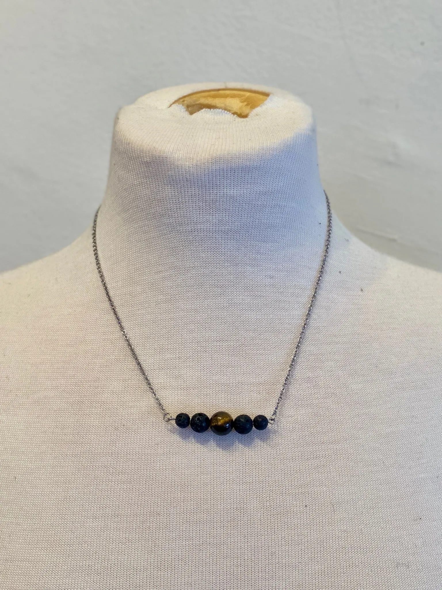 VOLCANIC BEAD NECKLACE